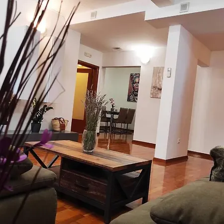 Spacious Near Center And The Апартаменты Сплит