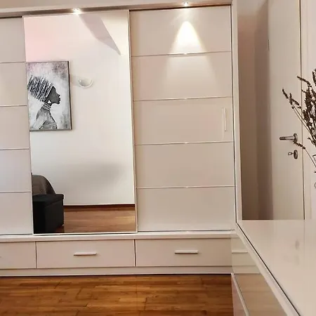 Апартаменты Spacious Near Center And The