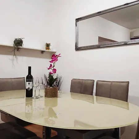 Апартаменты Spacious Near Center And The Сплит