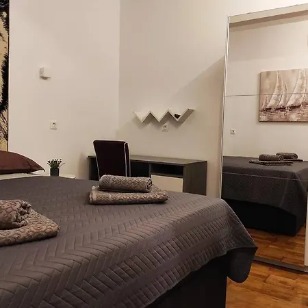 Spacious Near Center And The דירה *