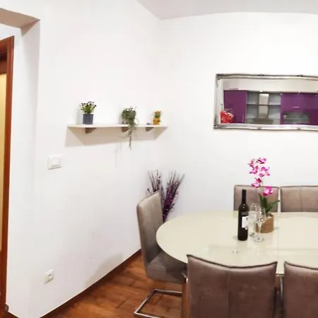 דירה Spacious Near Center And The