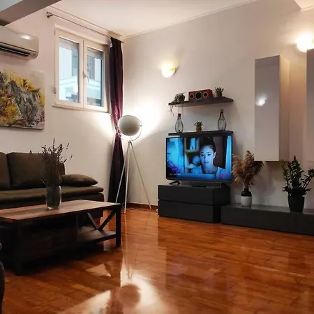 Spacious Near Center And The Apartment
